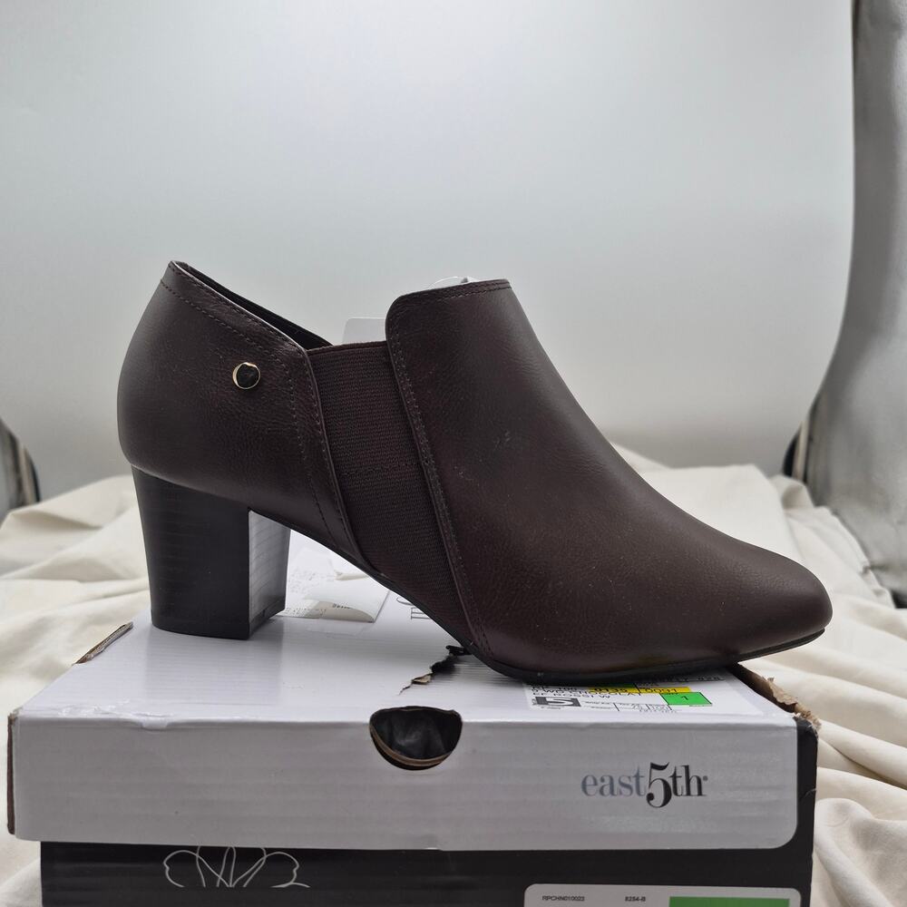 NEW East 5th Rossi Chocolate Brown Ankle Booties Slip On Stacked Heel size 9W
